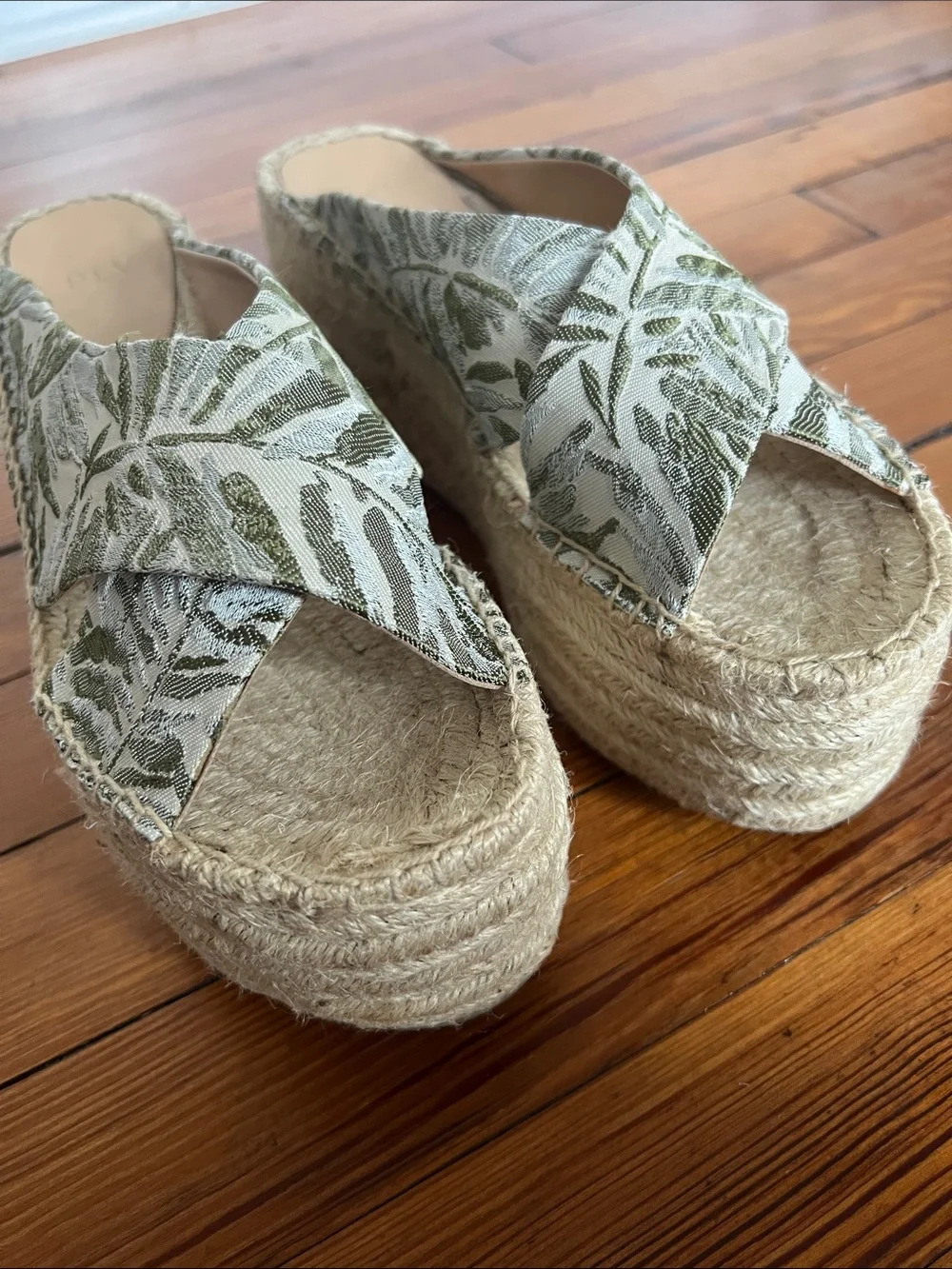 PLV Pour La Victoire Palm Leaf Espadrille Platform Wedge Sandals NWOB Size 8.5M